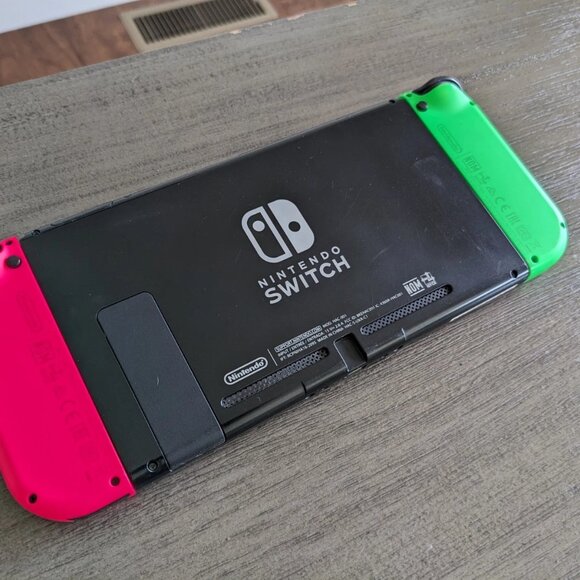 Nintendo 32GB Special Edition Splatoon 2 Switch Console - Black - Picture 16 of 16